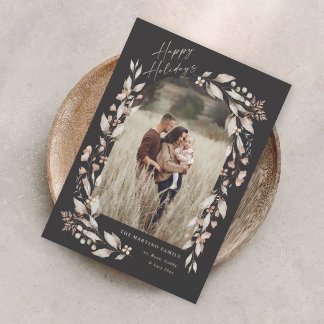 Cartes Pour Fêtes Annuelles Boho Fleur sauvage Arch Photo Noël (Boho wildflower arch photo holiday card with elegant happy holidays script.)