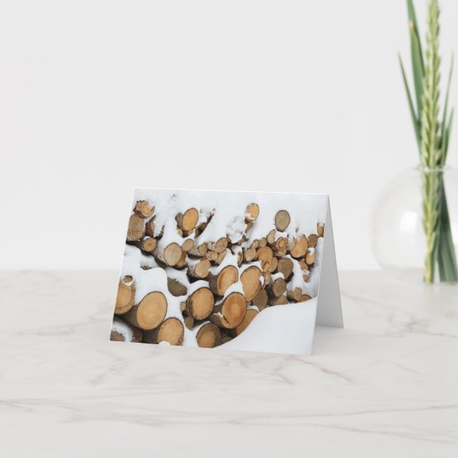 Cartes Pour Fêtes Annuelles Bois de chauffage empilé dans la neige (Devant)
