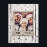 Cartes Pour Fêtes Annuelles Bois déprimé rustique Nom de famille Photo Noël<br><div class="desc">Rustic Distressed Wood Nom de famille Photo Carte de Noël. Quelle façon unique d'envoyer vos salutations de vacances cette saison! Carte pour les fêtes. Votre photo préférée est encadrée dans un cadre polaroïde vintage sur un arrière - plan en bois en détresse. Salutation lit Merry & Bright avec votre nom...</div>