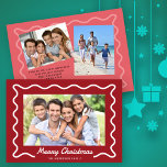 Cartes Pour Fêtes Annuelles Bordure agitée Joyeux Noël 3 Photos Rouge<br><div class="desc">Cette carte photo de Noël avec une bordure blanche ondulée rétro sur un arrière - plan de couleur rouge foncé offre de l'espace pour 3 photos et votre propre message personnel.</div>