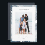 Cartes Pour Fêtes Annuelles Bordure d'agneau glacé | Hanoukka Photo<br><div class="desc">Envoyez vos salutations Hanoukka à vos amis et à votre famille avec nos élégants cartes photos. Conçue pour accueillir une seule photo verticale ou portrait, la carte est dotée d'une bordure de tranche d'agate géode aquarelle en bleu clair moody. Personnalisez avec votre salutation Hanoukka personnalisée et votre(s) nom(s) de famille....</div>