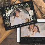 Cartes Pour Fêtes Annuelles Botanique Eucalyptus Verdure Noël personnalisé<br><div class="desc">Notre "Botanical Eucalyptus Greenery Custom Christmas Card" est une célébration de l'esthétique du cottagecore, avec une belle végétation d'eucalyptus et une couronne d'aquarelle botanique. Le modèle photo en arc vous permet de présenter votre photo de famille chère, tandis que la couronne feuillue minimale ajoute une touche d'élégance au design. Ces...</div>