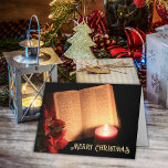 Cartes Pour Fêtes Annuelles Bougie Poinsettia Vieille Bible<br><div class="desc">Envoyez une carte de Noël unique à vos amis et à votre famille cette année. Un arrière - plan noir prépare le décor d'une Bible tournée vers le livre de Luc avec une bougie votive éclairée qui illumine, et un poinsettia complète le sentiment de vacances. L'accueil "Joyeux Noël" peut être...</div>
