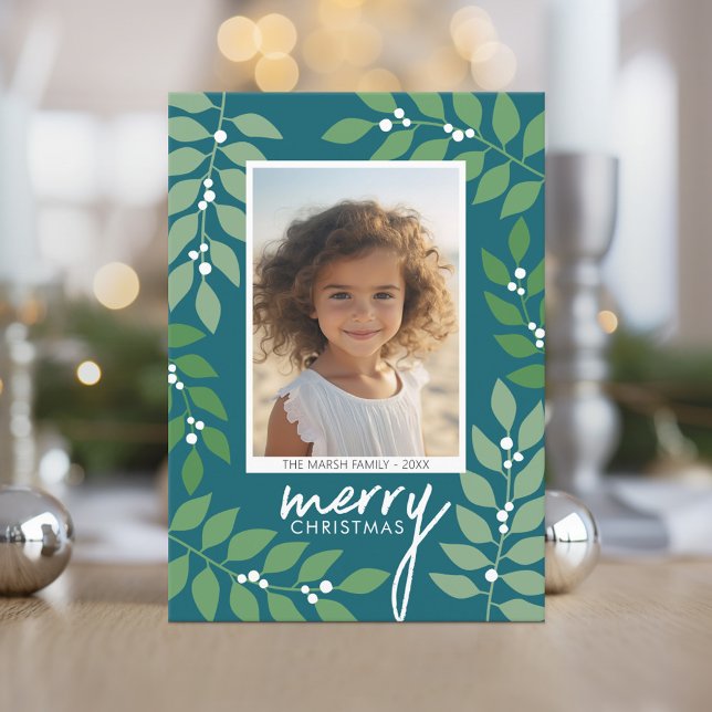Cartes Pour Fêtes Annuelles Branches d'eucalyptus aux baies modernes - photo t (A festive botanical holiday card with 1 photo and a rustic modern font for the greeting)