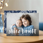 Cartes Pour Fêtes Annuelles Briller | Hanoukka photo complète<br><div class="desc">Festive Hanoukka carte photo présente votre photo horizontale ou paysagère préférée en fond saigné,  avec "brillant brillant" superposé dans la typographie de brosse en lettres blanches. Personnalisez l'avant de la carte avec vos noms et un court message de vacances.</div>