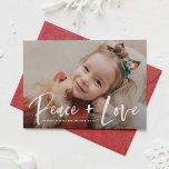 Cartes Pour Fêtes Annuelles Brosse de paix et d'amour Lettres superposition ph<br><div class="desc">Paix et amour ! Envoyez des voeux et des salutations de vacances avec ce carte photo de vacances rustique. Il présente une citation "Paix Amour" en lettres de brosse. Personnalisez cette carte de vacances en ajoutant votre photo préférée, votre salutation, vos noms et autres détails. Disponible sous forme de carte...</div>