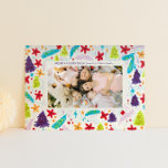 Cartes Pour Fêtes Annuelles Cadre brillant et coloré Silly Winter Frame<br><div class="desc">Un style gai et non traditionnel sur les motifs de Noël classiques, ce carte photo de vacances présente une bordure encadrée d'éléments hivernaux lumineux, illustrés, comme des arbres, des fleurs de poinsettia, des branches de pins, des étoiles et des tourbillons enneigés en violet, aqua, vert citron orange et rouge. Personnalisez...</div>