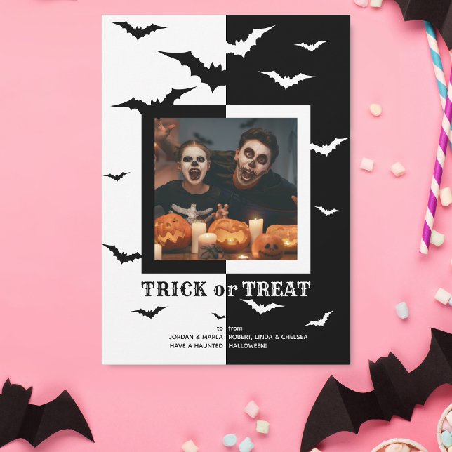 Cartes Pour Fêtes Annuelles Cadre photo Halloween chauves-souris noir et blanc (Halloween's charm in black or white, trick or treat!)