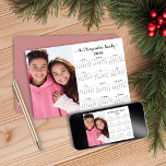 Cartes Pour Fêtes Annuelles Calendrier photo de famille minimaliste moderne ro<br><div class="desc">Cartes de vœux de Nouvel An 2026 avec calendrier personnalisable Dusty Pink avec votre photo et nom personnalisés. 🌟Ceci est pour 2026🌟 Conçu pour 2026, et parfait pour les petits cadeaux, ou en remplacement des cartes de Noël ! Veuillez nous contacter à cedarandstring@gmail.com si vous avez besoin d'aide pour la...</div>