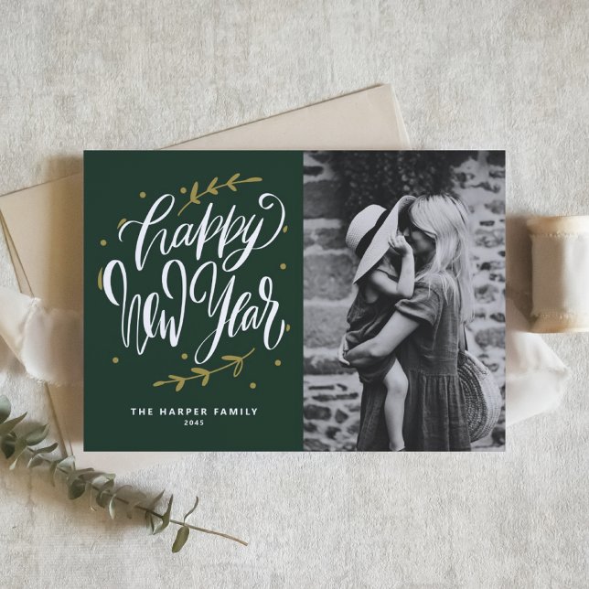 Cartes Pour Fêtes Annuelles Calligraphy and Wreath New Year Photo Green (Customizable green photo Happy New Year card featuring modern calligraphy and wreath.)