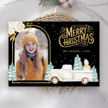 Cartes Pour Fêtes Annuelles Camion blanc Snowman Gold Photo Noir<br><div class="desc">Éblouissez vos invités avec cette carte de Noël d'hiver à thème boisé élégante avec un joli camion blanc et un adorable bonhomme de neige avec des fleurs blanches. Ajoutez simplement votre texte sur ce modèle facile à utiliser et ornez cette carte avec votre photo préférée pour en faire une carte...</div>