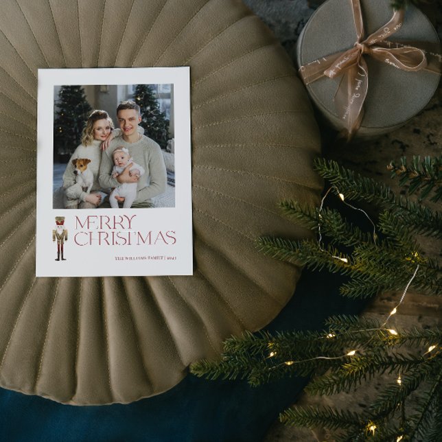 Cartes Pour Fêtes Annuelles Casse-noix moderne Joyeux Noël Typographie (A Nutcracker Holiday! Wishing You a Merry Christmas in Modern Minimalist Style. 🎄🎭 [Your Photo Her)