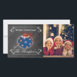 Cartes Pour Fêtes Annuelles Chalkboard Photo Patriotique Noël Personnalisé<br><div class="desc">Ce tableau patriotique a un ornement au milieu avec des étoiles remplies de rouge,  blanc et bleu.  Le ruban est en rouge et tourne sur les côtés.  Les bords ont des garnitures de tourbillons avec des zones pour personnaliser votre message de Noël.</div>