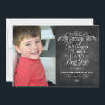 Cartes Pour Fêtes Annuelles Chalkboard voeux de Noël<br><div class="desc">Les salutations de vacances sont affichées sur cette carte unique style tableau noir Noël et Nouvel An. La typographie qui ressemble à de la craie sur un tableau noir est disposée sous une bannière pour envoyer votre meilleur. Customisez avec votre nom ou votre message. Ajoutez votre photo à gauche. Disponible...</div>