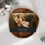 Cartes Pour Fêtes Annuelles Charbon Très Joyeux Noël Quatre Photo Paysage<br><div class="desc">Ce Charcoal Very Joyeux Christmas Four Photo Landscape Holiday Card est un design sophistiqué gris foncé avec un mélange de lettrage simple en ivoire et de calligraphie classique associé à un style boho minimaliste qui établit un équilibre parfait entre une subtilité moderne propre et une élégance vintage. Ce design charmant...</div>