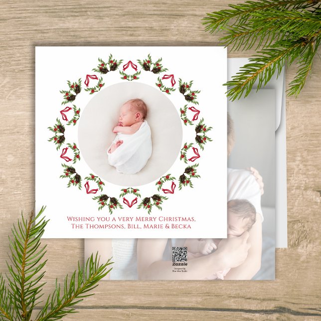 Cartes Pour Fêtes Annuelles Chemise rouge et verte Joyeux Noël Photo (Christmas holiday greenery and pine cones wreath mandala design two photo card. )