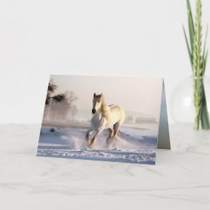 Cartes Pour Fêtes Annuelles Cheval blanc à travers la neige d'hiver