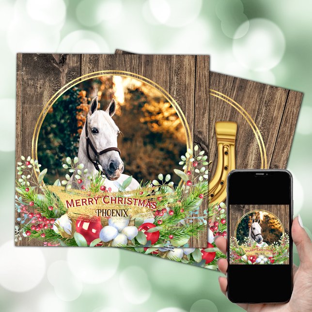 Cartes Pour Fêtes Annuelles Cheval photo cadre en bois doré Noël (Horse personalized photo Christmas card with barn wood, Christmas wreath, gold horse shoe.)