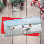 Cartes Pour Fêtes Annuelles Chic Panoramique Simple Minimaliste 1 Photo Noël<br><div class="desc">Ce carte photo de vacances moderne dispose d'un cadre complet (c'est-à-dire plein sang) photo horizontale et de l'accueil EDITABLE "Happiest Holidays". Le design est minimaliste mais élégant. Sur le dos se trouve un simple motif à points rouges et blancs. Vous pouvez customiser cette conception plus loin en ajoutant une autre...</div>
