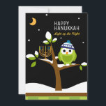 Cartes Pour Fêtes Annuelles Chouette de l'Hanoukka et arbre de neige Menorah<br><div class="desc">Chouette Hanoukka & Menorah dans un arbre neigeux. Allumez les Nuits. Ce Chouette et Menorah d'Hanoukka mignonne et colorée dans un arbre neigeux est totalement amusant! Le style Dessin coloré ravira les amis et la famille de tous âges. Il est conçu pour faire sourire tout le monde en cette période...</div>