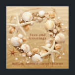 Cartes Pour Fêtes Annuelles Christmas Beach Coquillages tropicaux Starfish<br><div class="desc">Jolie couronne de Noël avec Starfish Seashells et Seaweed sur une plage de sable. Pour les chanceux qui n'ont pas à affronter des tonnes de neige et peuvent aller à la plage en hiver. #générativecontent</div>
