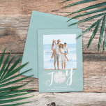 Cartes Pour Fêtes Annuelles Christmas Holiday Joy Photo Simple Trendy Beach<br><div class="desc">Ce design présente Noël vacances modernes Noël joie simple moderne, plage nautique photo de vacances tropicale, photo de famille 1 un turquoise, et dollar côtier océan tropical, mer vie turquoise turquoise, tendance texte de typographie unique, script de calligraphie lunaire police, île de vacances moderne minimaliste, cartes de voeux de Noël,...</div>