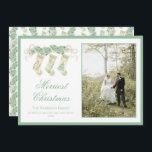 Cartes Pour Fêtes Annuelles Classic Christmas Stockings Garland Vintage Photo<br><div class="desc">Watercolor Christmas Stockings Green Vintage Photo Holiday Card. Cette belle carte photo de Noël présente une guirlande de Noël aquarelle avec des arcs blancs comme cadre pour une photo. Le retour de l'invitation est Noël Stockings avec la guirlande de Noël et arcs. Il est parfait si vous cherchez une carte...</div>