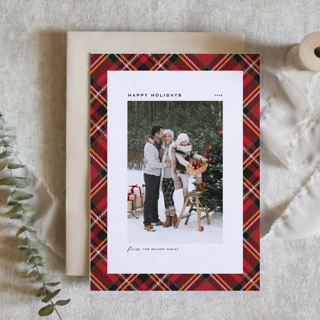 Cartes Pour Fêtes Annuelles Classic Red Plaid Motif Joyeux jours fériés Photo (Classic Red Plaid Pattern Happy Holidays Photo Holiday Card)