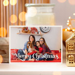 Cartes Pour Fêtes Annuelles Classic Simple Joyeux Noël Année En Revue<br><div class="desc">Célébrez la saison avec cette simple et unique année de Noël Joyeux en revue carte de vacances avec une touche de charme vintage. Le design minimaliste présente une élégante palette de couleurs blanches et noires, évoquant l'esprit cosy de l'hiver. Son attrait moderne et ludique, associé à la formulation traditionnelle, crée...</div>
