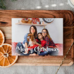 Cartes Pour Fêtes Annuelles Classique simple joyeux Noël une photo<br><div class="desc">Célébrez la saison avec cette carte unique, simple et classique Joyeux Noël une photo de vacances avec une touche de charme vintage. Le design minimaliste présente une élégante palette de couleurs blanches et noires, évoquant l'esprit cosy de l'hiver. Son attrait moderne et ludique, associé à la formulation traditionnelle, crée un...</div>