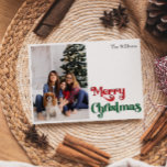 Cartes Pour Fêtes Annuelles Classique simple joyeux Noël une photo<br><div class="desc">Célébrez la saison avec cette carte unique, simple et classique Joyeux Noël une photo de vacances avec une touche de charme vintage. Le design minimaliste présente une élégante palette de couleurs rouge et verte, évoquant l'esprit cosy de l'hiver. Son attrait moderne et ludique, associé à la formulation traditionnelle, crée un...</div>