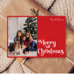 Cartes Pour Fêtes Annuelles Classique Simple Rouge Joyeux Noël Un Photo<br><div class="desc">Célébrez la saison avec cette carte unique, simple rouge Joyeux Noël une photo de vacances avec une touche de charme vintage. Le design minimaliste présente une élégante palette de couleurs rouges, évoquant l'esprit cosy de l'hiver. Son attrait moderne et ludique, associé à la formulation traditionnelle, crée un équilibre parfait entre...</div>
