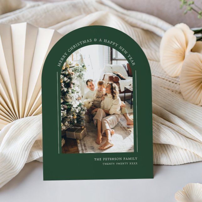 Cartes Pour Fêtes Annuelles Classy Arched Green Modern Christmas Family Photo (Créateur téléchargé)