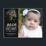 Cartes Pour Fêtes Annuelles Collection Merry Berry<br><div class="desc">Carte de vacances moderne avec feuillage dessiné à la main et fraises d'hiver.</div>