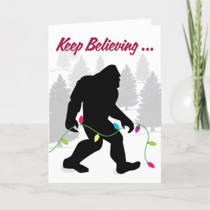 Cartes Pour Fêtes Annuelles Continuez à croire, Bigfoot avec les lumières des