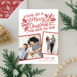 Cartes Pour Fêtes Annuelles Coup d'écran rouge Holly Tilted 2 Photo Noël<br><div class="desc">Ce carte photo de vacances festif et chic présente notre feuillage d'hiver d'origine dessiné à la main avec une typographie de style sucré et 2 photos inclinées. Le dos est accompagné d'un motif correspondant.</div>