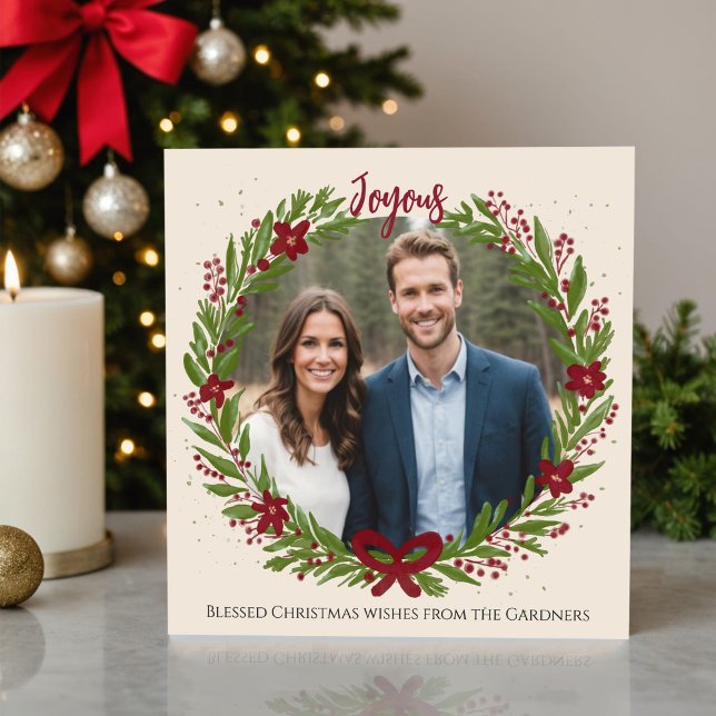 Cartes Pour Fêtes Annuelles Couronne aquarelle chic nœud vert rouge moderne ph (Custom watercolor holiday card with a chic wreath, poinsettias, and your photo.)