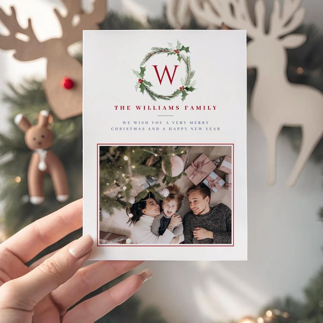 Cartes Pour Fêtes Annuelles Couronne de monogramme de houx de baies de Noël ro (Créateur téléchargé)