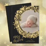 Cartes Pour Fêtes Annuelles Couronne d'or sur Black Merry Christmas Photo<br><div class="desc">Cercles d'or, étoiles et points sur un arrière - plan noir entourent votre photo préférée avec vos noms et voeux de Noël joyeux en lettrage chic, une belle façon d'envoyer des réjouissances de vacances. Sélectionnez Matte pour le papier le plus lourd et la haute définition pour une meilleure qualité d'impression....</div>