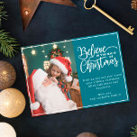 Cartes Pour Fêtes Annuelles Croyez en la magie de Noël 2 photos de famille tur<br><div class="desc">Carte de voeux moderne avec l'un de vos portraits de famille de Noël préférés sur la gauche complétée par les mots "Croyez en la magie de Noël" sur la droite sur un arrière - plan turquoise moderne, personnalisable avec votre propre message de voeux. Vous pouvez télécharger une photo de plus...</div>
