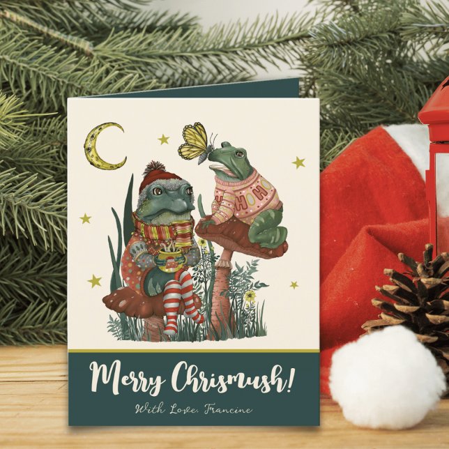 Cartes Pour Fêtes Annuelles Cute Green Mushroom Grenouille et crapaud Joyeux N (Whimsical Merry Christmas card with an illustration of frogs sitting on mushrooms drinking cocoa)