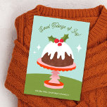 Cartes Pour Fêtes Annuelles Cute Mi-siècle Rétro Plum Pudding Gâteau Noël<br><div class="desc">Cette jolie carte de Noël colorée présente une illustration de pudding de prune dessinée à la main sur un stand de gâteau de Noël et une nappe texturée. La typographie élégante dit : "Doux Tidings of Joy !"</div>
