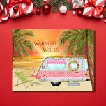 Cartes Pour Fêtes Annuelles Cute RV Camper Warmest Warmest Beach Noël<br><div class="desc">Cette carte de voeux de Noël de Noël de la plus grande chaleur présente un mignon Camper RV à la plage. Il est décoré de lumières, d'une couronne et de deux décorations de jardin de flamands roses de Père Noël. Le camping est entouré de palmiers aux lumières festives et en...</div>