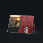 Cartes Pour Fêtes Annuelles Danseur Silhouette Dance Studio Snowman Noël<br><div class="desc">Carte de Noël studio de danse ou de yoga. Parfait pour envoyer à vos élèves pendant leur pause de Noël. Sur le devant, une photo d'une danseuse en silhouette au coucher du soleil sur la plage. Un mignon bonhomme de neige se tient sur le côté d'un arrière - plan rouge...</div>
