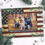 Cartes Pour Fêtes Annuelles Drapeau vintage américain Noël<br><div class="desc">Envoyez Joyeux voeux de Noël à vos amis et votre famille avec cette unique USA American Flag Christmas Card - USA American flag design vintage rouge blanc bleu avec saint et baies. Personnalisez avec votre photo préférée, votre message et votre nom de famille. Cette carte patriotique de Noël est parfaite...</div>