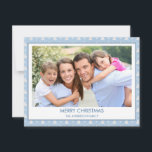 Cartes Pour Fêtes Annuelles Dusty Pastel Blue Christmas Tree Photo de famille<br><div class="desc">Pastel - Dusty Bleu et Blanc Arbre de Noël Joyeux Carte photo de Noël. L'image et le nom de famille peuvent être remplacés sur cette carte photo de Noël simple et moderne.</div>