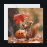 Cartes Pour Fêtes Annuelles Écureuil mignon avec parapluie à feuilles - Pluie<br><div class="desc">Cette adorable image présente un écureuil rouge debout sous la pluie,  tenant une grande feuille d'automne comme un parapluie au-dessus de la tête. Un citrouille sculpté se trouve à proximité,  ajoutant à l'ambiance festive d'automne. La photo capture un moment de charme et inattendu dans la nature.</div>
