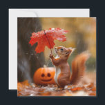 Cartes Pour Fêtes Annuelles Écureuil mignon avec parapluie à feuilles - Pluie<br><div class="desc">Cette adorable image présente un écureuil rouge debout sous la pluie,  tenant une grande feuille d'automne comme un parapluie au-dessus de la tête. Un citrouille sculpté se trouve à proximité,  ajoutant à l'ambiance festive d'automne. La photo capture un moment de charme et inattendu dans la nature.</div>
