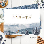 Cartes Pour Fêtes Annuelles Elégant aquarelle forêt et renard, paix et joie<br><div class="desc">Personnalisez cette magnifique carte de vacances avec une magnifique scène de forêt d'aquarelle bleue avec renard jouant dans la neige, avec l'expression "Paix et Joie" dans un mélange de calligraphie écrite à la main et typographie de bloc. Zone en bas pour votre propre message et nom(s). De retour dans élégant...</div>