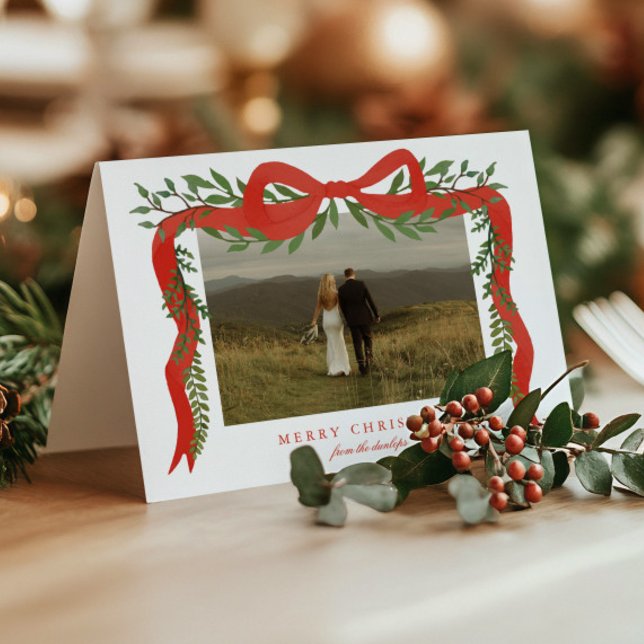 Cartes Pour Fêtes Annuelles Elégant Bow rouge avec verdure Photo Noël (Elegant red ribbon with bow and greenery folded photo Christmas holiday cards. )